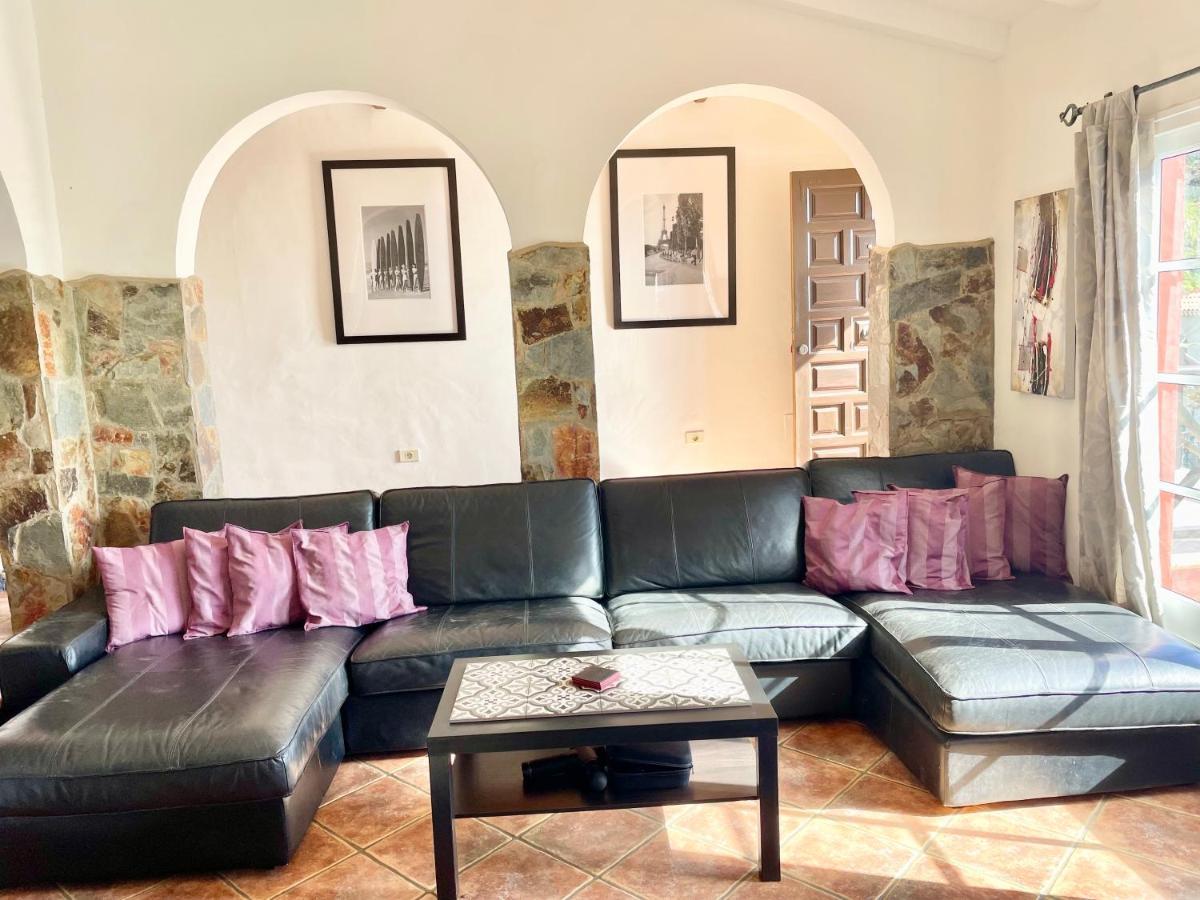 Villa Consuelo - Quiet Location Close To Resorts Buzanada المظهر الخارجي الصورة